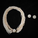 675241 Pearl necklace